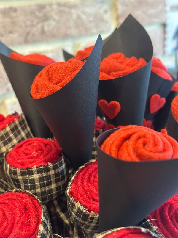 گل رز نمدی